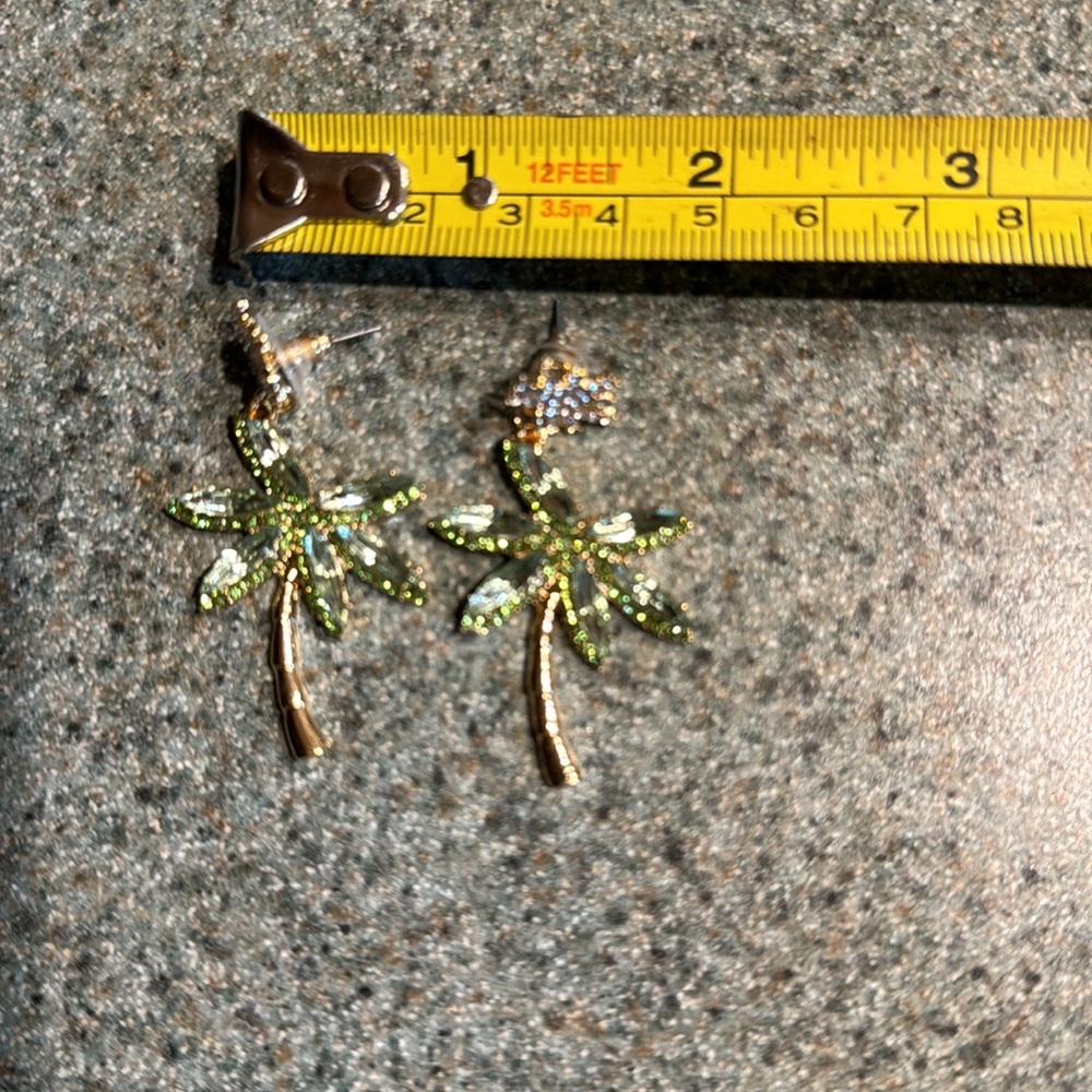 NEW Palm Tree post Earrings - Picture 4 of 4